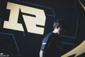 Uzi关键节点回归赛场，老鹰带队取胜！-乐动官方网址