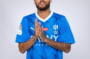  内马尔回归赛场，惊险取胜首场状态亮眼，TES观众沸腾！-乐动体育APP下载